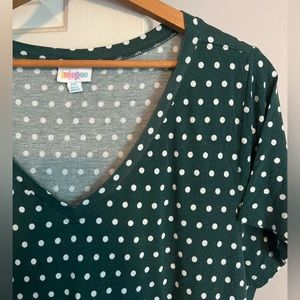 LuLaRoe 2XL V Neck Green Polka Dot